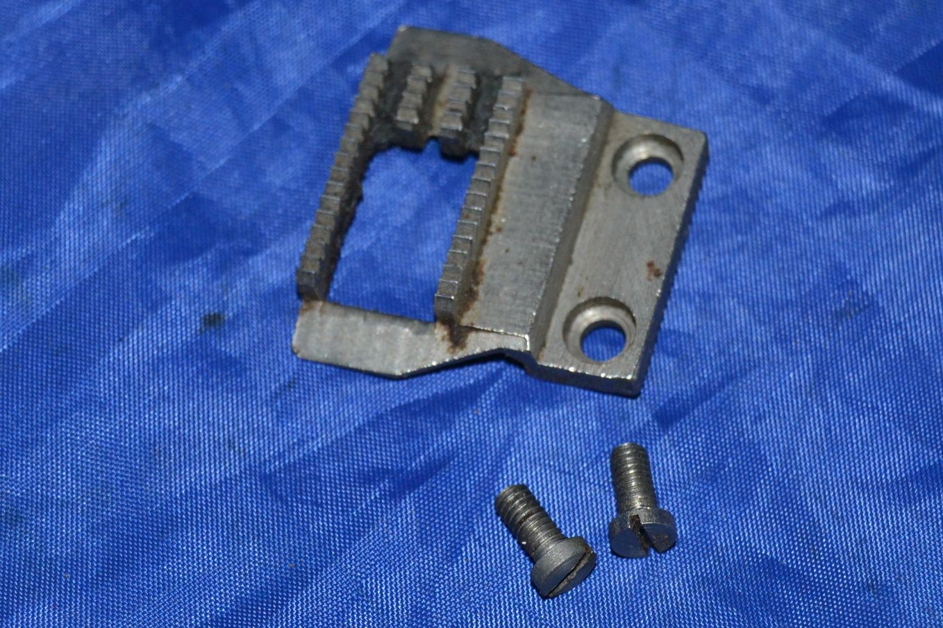 FEEDDOG W/SCREWS MORSE ZIGZAG SEWING MACHINE MODEL MZZ TZ7 30970 PART